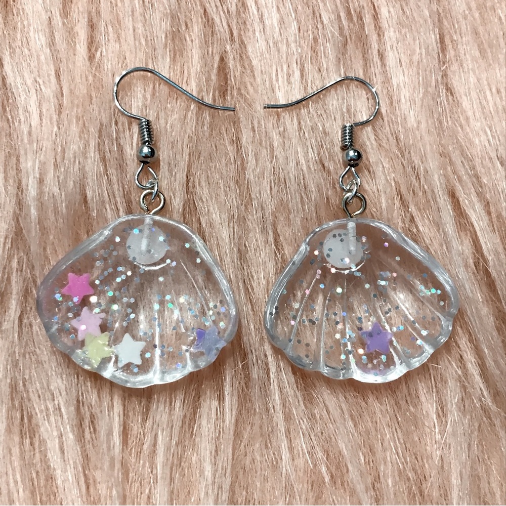 Handmade Clear Kawaii Glitter Star Confetti Resin Seashell Earrings - Picture 2 of 3